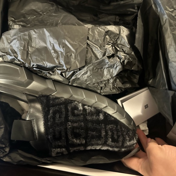 37 authentic brand new in box givenchy fur marshmallow clogs black - $1000 - Picture 5 of 6